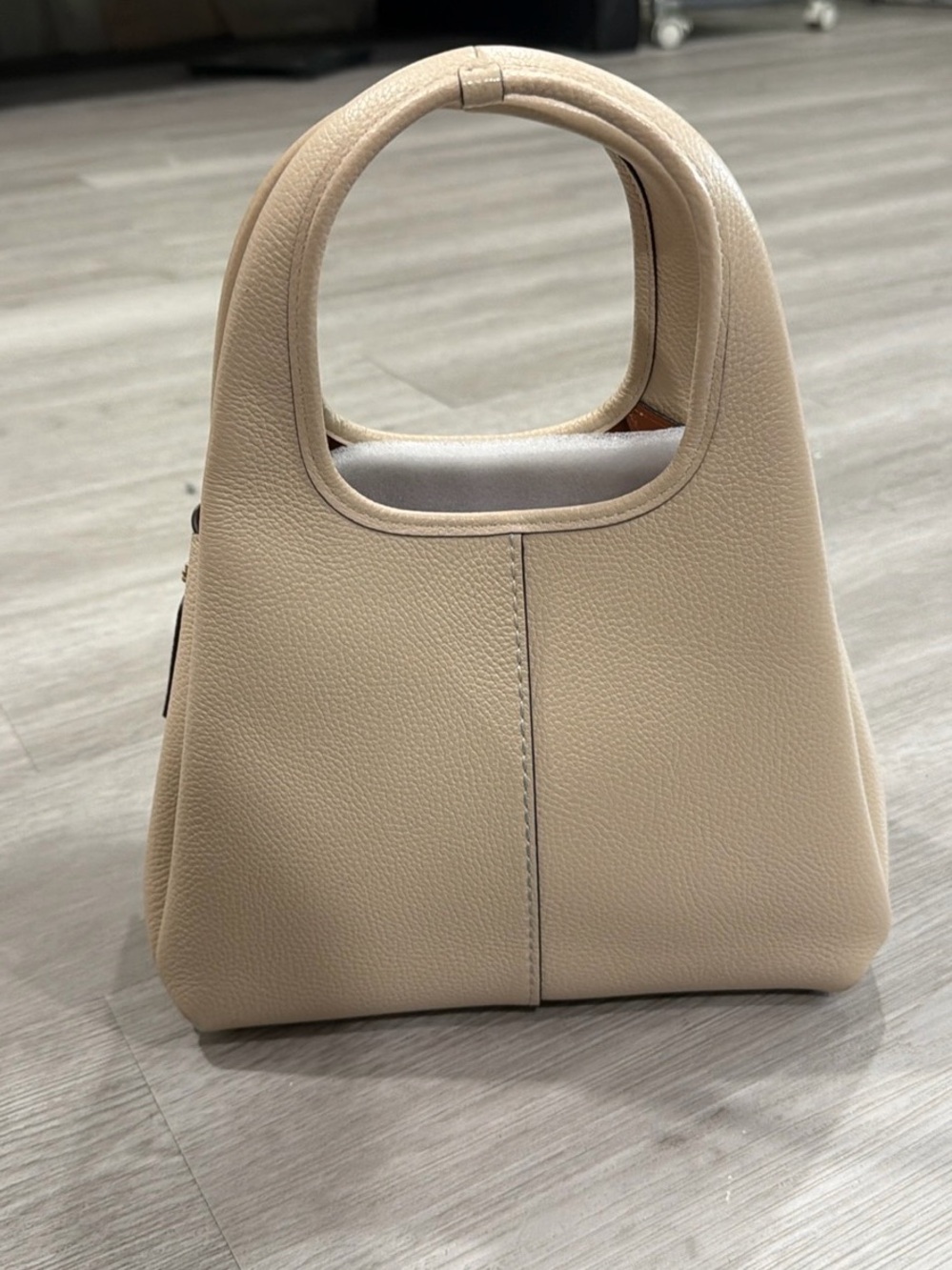 Coach Lana Shoulder Bag 23 in Brass Ivory w/ detachable strap USED READ - Picture 3 of 9